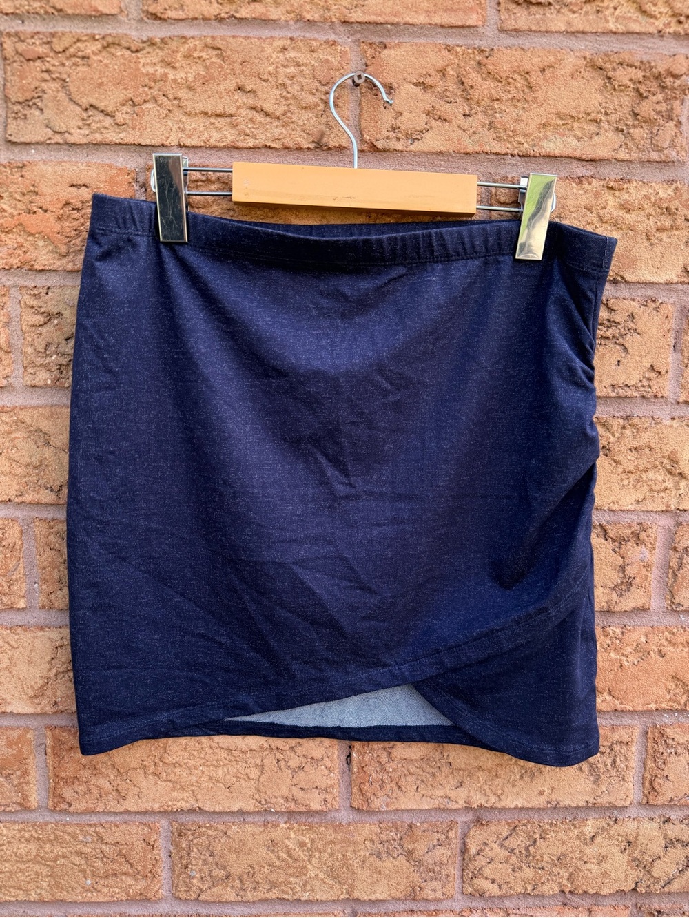 💫10/$25 • G21 Navy Blue Elastic Waist Mini Skirt